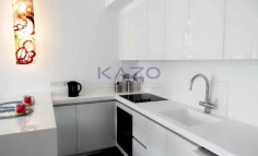 2-bed apartment with sea and mountain views, top floor 