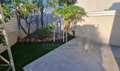 3-bed house to rent in Zakaki 