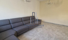 3-bed house to rent in Zakaki 