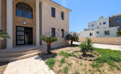 Four-bedroom mansion in Livadia, Larnaca 