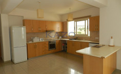 Furnished 2-bedroom apartment in Chalkoutsa 