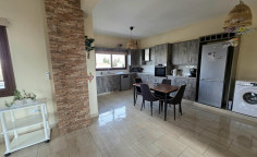 2 bedroom apartment to rent in Deryneia