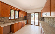 Detached two-storey house in Ineia, Paphos 