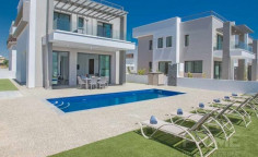 Spacious 3 bedrooms villa with swimming pool for sale in Pernera