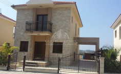 Large 3 bedroom house for sale in Pyrgos