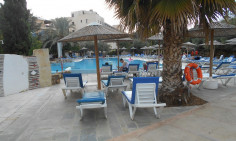 Luxury 2 bedroom furnished apartment with swimming pool for sale in Kato Paphos