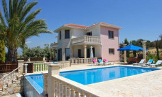 4 bedroom villa with swimming pool for sale in Poli Crysochous