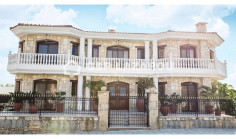6 bedroom detached villa for sale in Agia Fyla, Limassol 