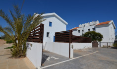 2 bedroom house with swimming pool for sale in Pernera