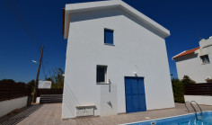 2 bedroom house with swimming pool for sale in Pernera