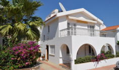 4 bedroom house with swimming pool for sale in Pernera