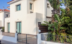 Beautiful 4 bedroom house with swimming pool for sale in Kapparis