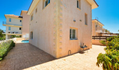 Large 3 bedroom house with swimming pool for sale in Pernera