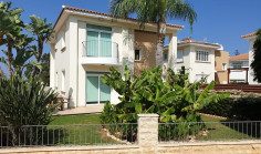 4 bedroom house with swimming pool for sale in Cape Greco