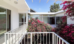 Large 4 bedrooms house with swimming pool for sale in Strovolos