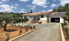 3 bedroom bungalow with swimming pool for sale in Silikou