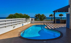 Spacious 5 bedroom house with swimming pool for sale in Agia Thekla
