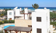 Luxury 4 bed house with swimming pool for sale in Peyia