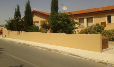 Three bedroom large bungalow fully furnished at Maroni 