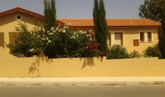 Three bedroom large bungalow fully furnished at Maroni 
