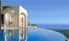 Spacious 4 bedroom unfurnished villa with swimming pool for sale in Kamares