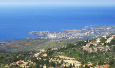 Spacious 4 bedroom unfurnished villa with swimming pool for sale in Kamares