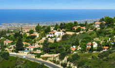Spacious 4 bedroom unfurnished villa with swimming pool for sale in Kamares