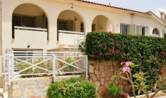 Spacious 3 bedroom villa for sale in Coral Bay