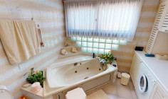 Spacious 3 bedroom villa for sale in Coral Bay
