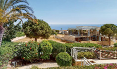 Spacious 3 bedroom villa for sale in Coral Bay