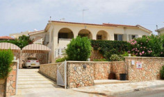 Spacious 3 bedroom villa for sale in Coral Bay