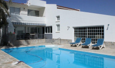 Luxury 5 bedroom house with swimming pool for sale in Universal