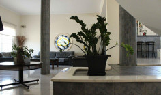 Luxury 5 bedroom house with swimming pool for sale in Universal