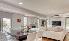 6 bedroom house with swimming pool for sale in Dromolaxia