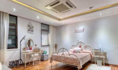 6 bedroom house with swimming pool for sale in Dromolaxia