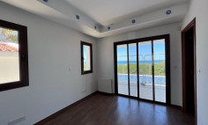 Beautiful 3 bedroom house with swimming pool for sale in Neo Chorio