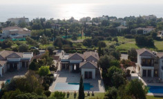 Large 3 bedroom house with swimming pool for sale in Aphrodite Hills
