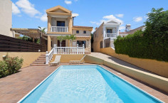 5 bedroom furnished house with swimming pool for sale in Germasogeia