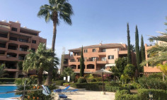 3 bedroom apartment with swimming pool to rent in Universal