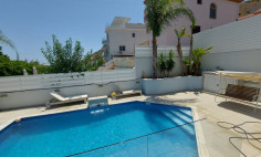 2 bedroom house with swimming pool for sale in Germasogeia