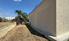 4 bedroom bungalow with swimming pool for sale in Yeroskipou