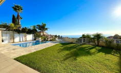 Spacious 5 bedroom house with swimming pool for sale in Tala