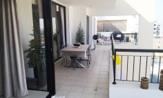 Fully renovated 4 bedroom apartment with sea view - Mackenzie, Larnaca 