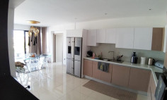 Fully renovated 4 bedroom apartment with sea view - Mackenzie, Larnaca 
