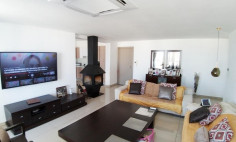 Fully renovated 4 bedroom apartment with sea view - Mackenzie, Larnaca 