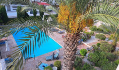 2 bedroom furnished penthouse with swimming pool to rent in Universal