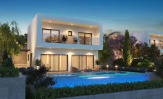 Spacious 4 beds house with swimming pool for sale in Peyia
