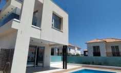 4 bedroom furnished house with swimming pool to rent in Agia Thekla