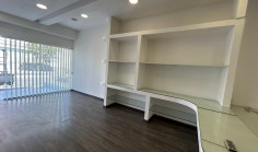 Office 60 m2 to rent in Mesa Geitonia