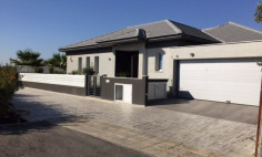 4 bedroom furnished house with swimming pool for sale in Ypsonas